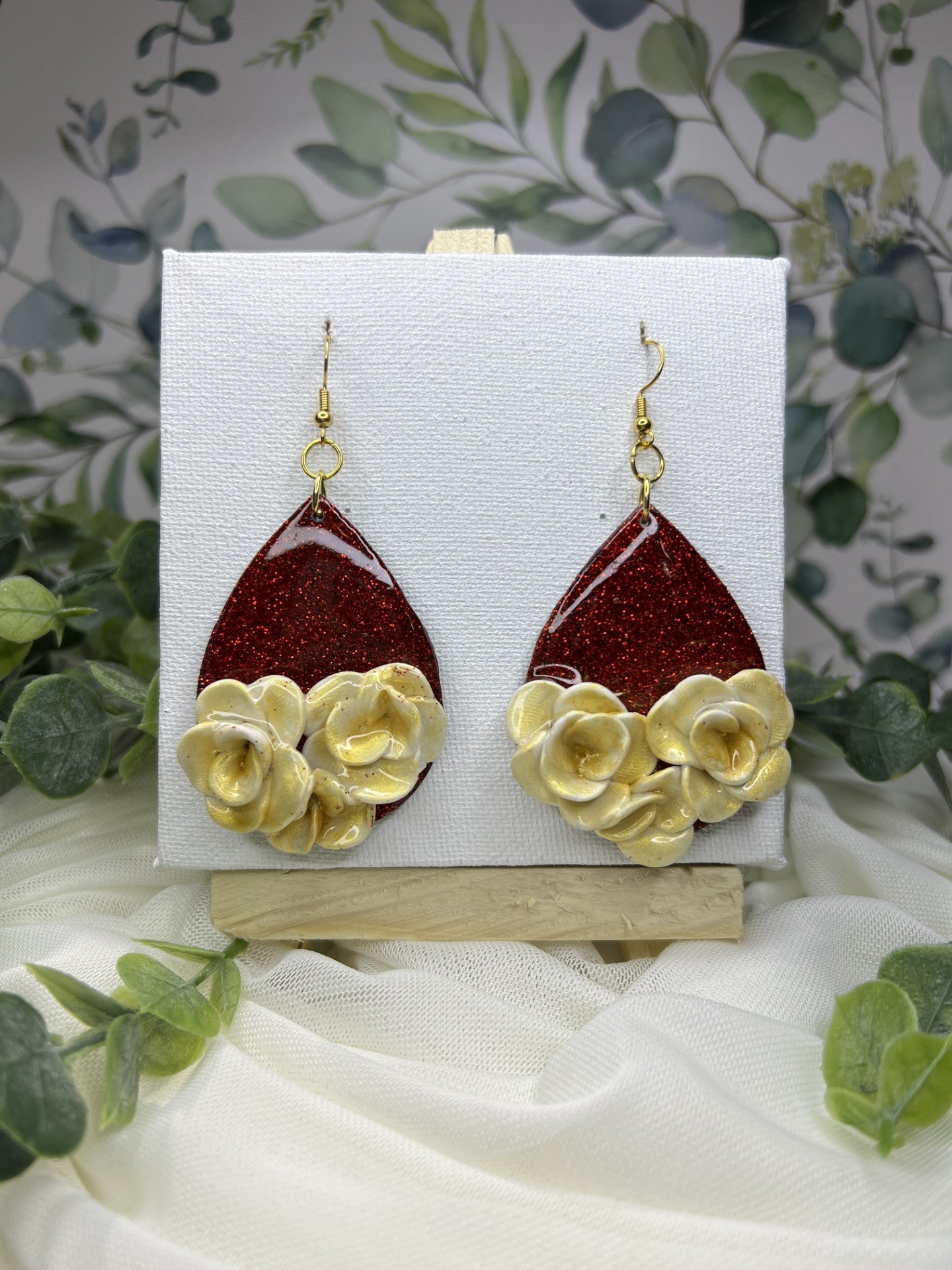 Red Glitter Gold & White Roses